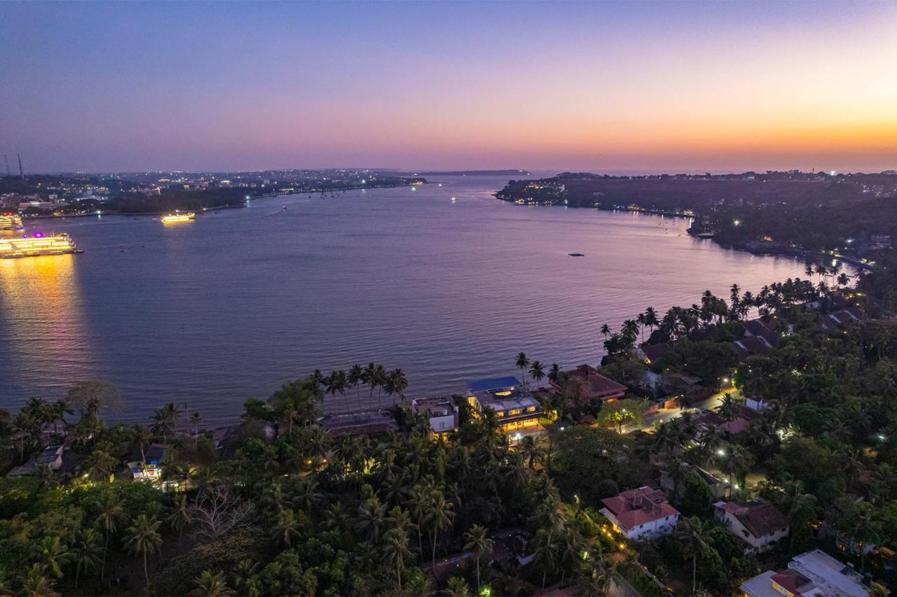 Oceanic Sunsets With River View, Comp Breakfast & Infinity Pool At Stayvista Verem Exterior foto